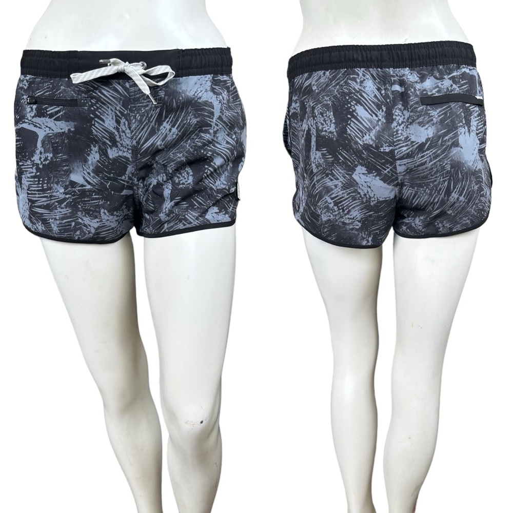 Vuori "Tavi" Athletic Shorts in Black Scribble Size Small